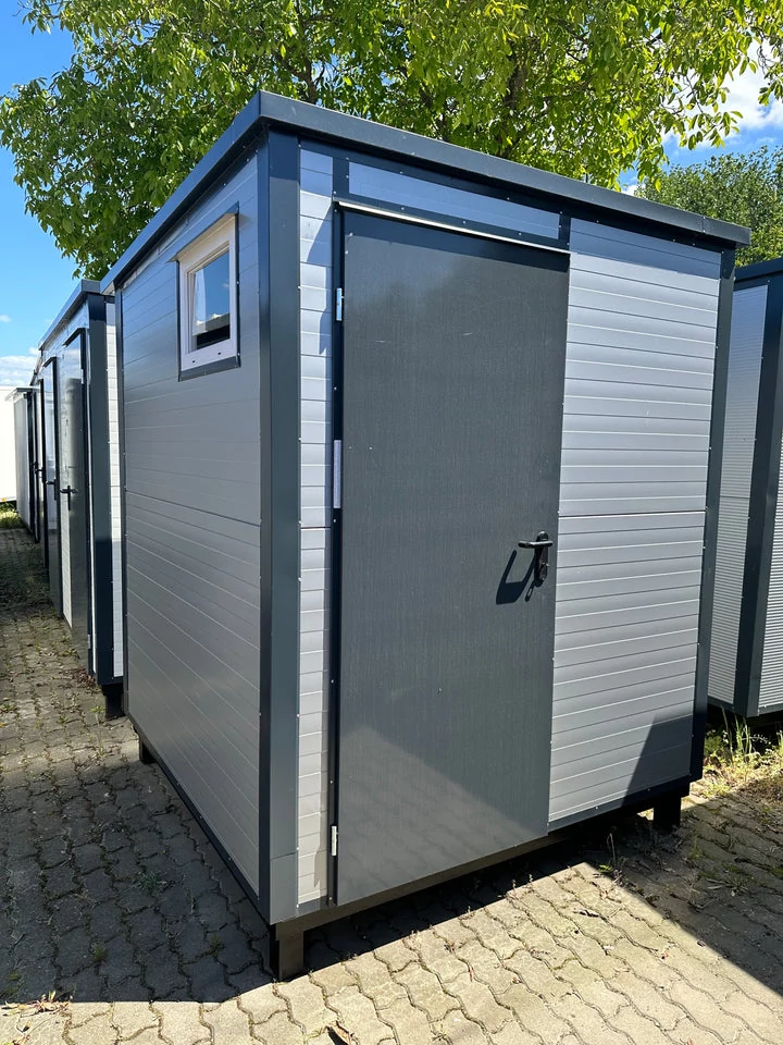 Contentor Sanitário 2,00 × 2,00 m com Sanita, Urinóis e Água Quente