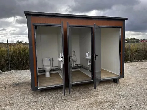 Contentor Sanitário Pavilhão com 3 Cabines Independentes (Ref. S2103)